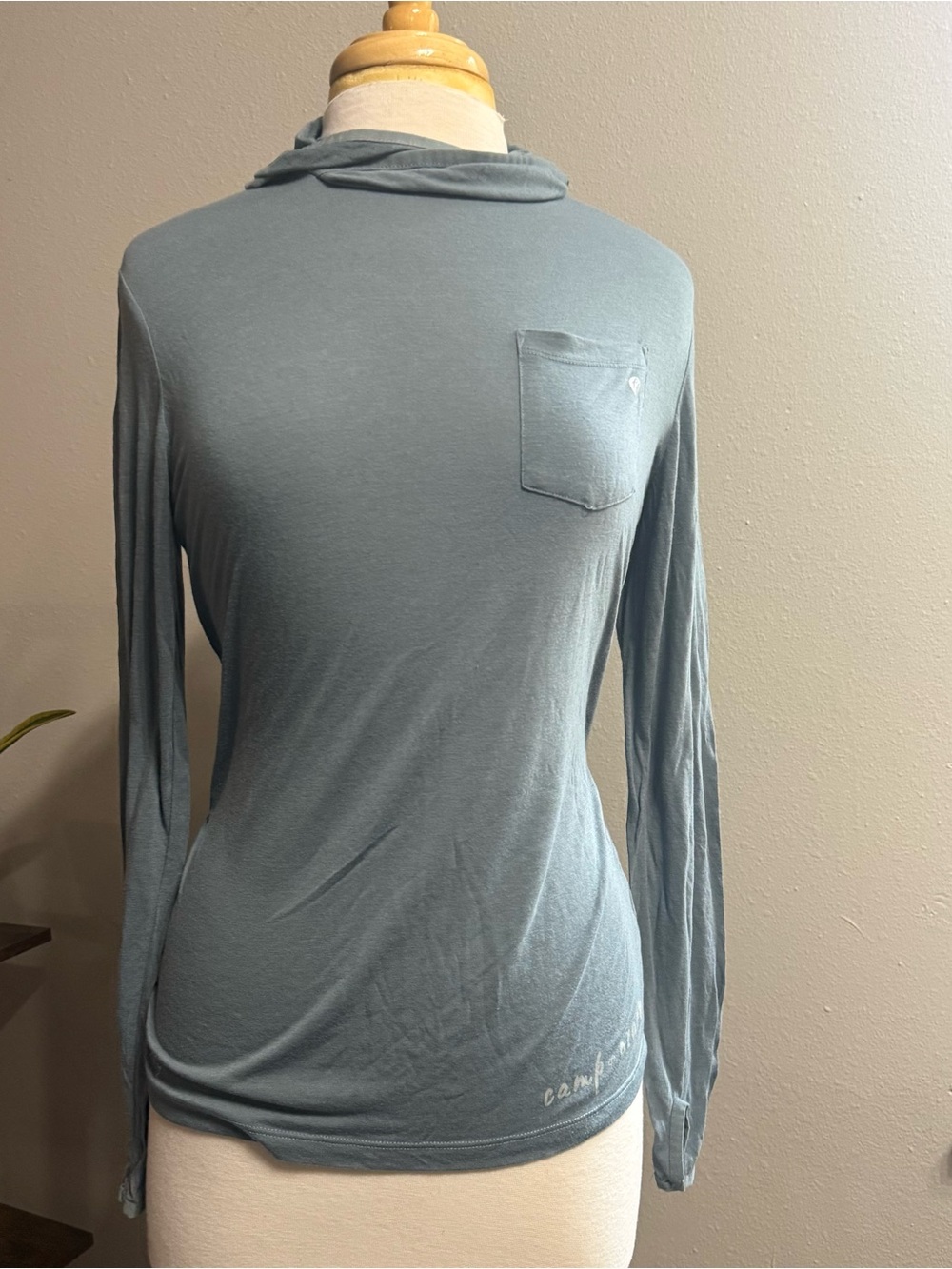 Free Fly Apparel Women's Small Long Sleeve Hooded Pocket Tee in Slate Blue
